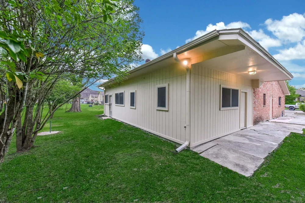 18610 Anne Drive Webster, TX 77058