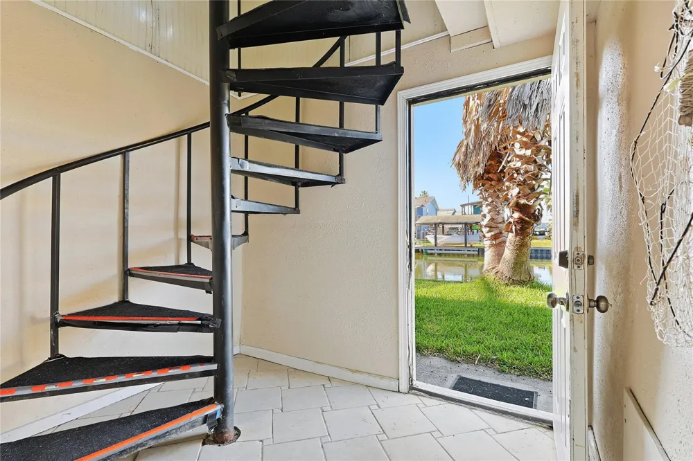 434 Pompano Street Bayou Vista, TX 77563
