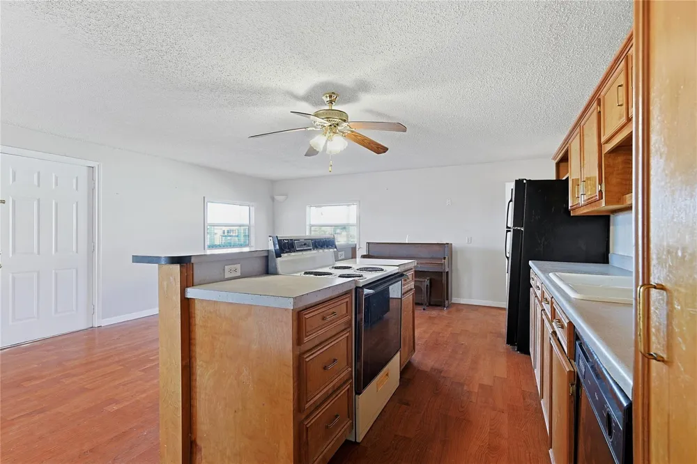 434 Pompano Street Bayou Vista, TX 77563