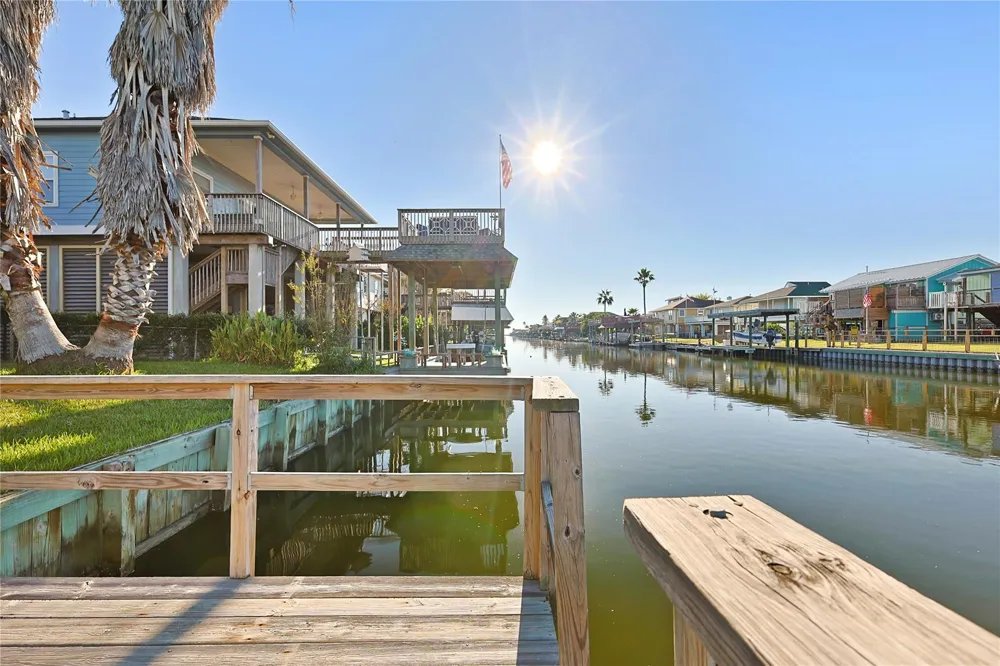 434 Pompano Street Bayou Vista, TX 77563