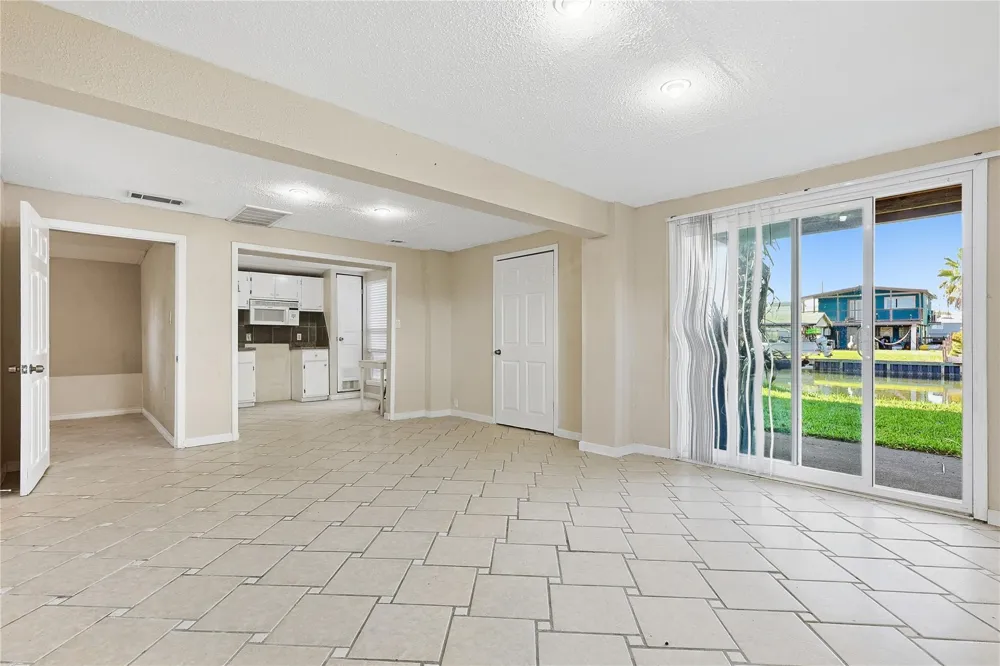 434 Pompano Street Bayou Vista, TX 77563