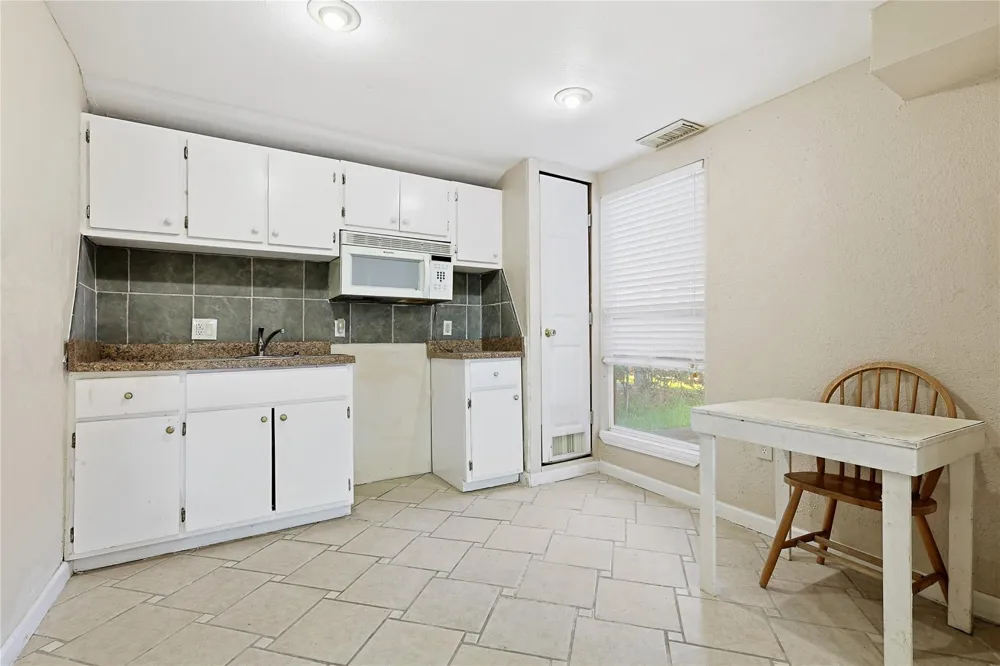 434 Pompano Street Bayou Vista, TX 77563