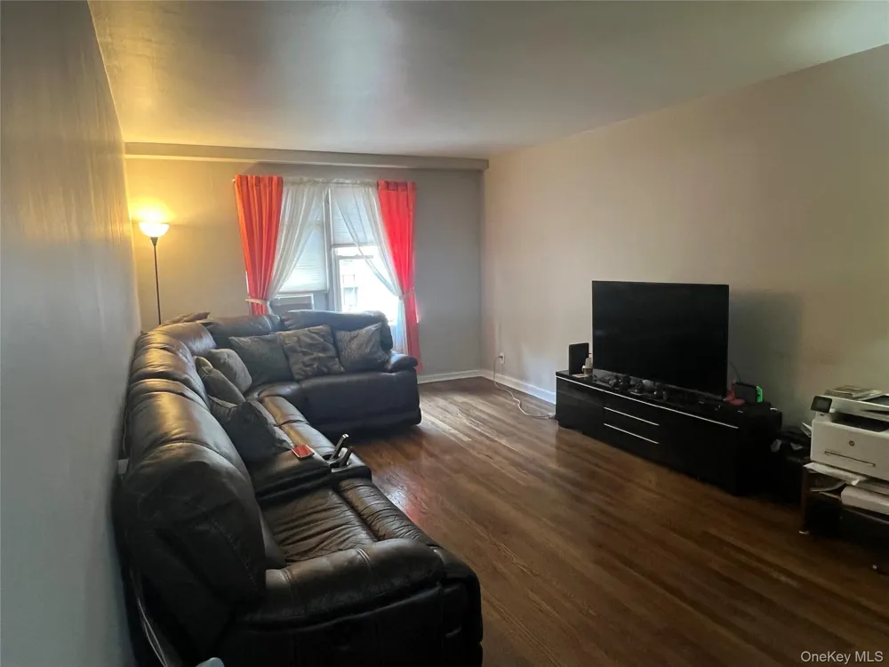 2080 Barnes Avenue #4C Bronx, NY 10462