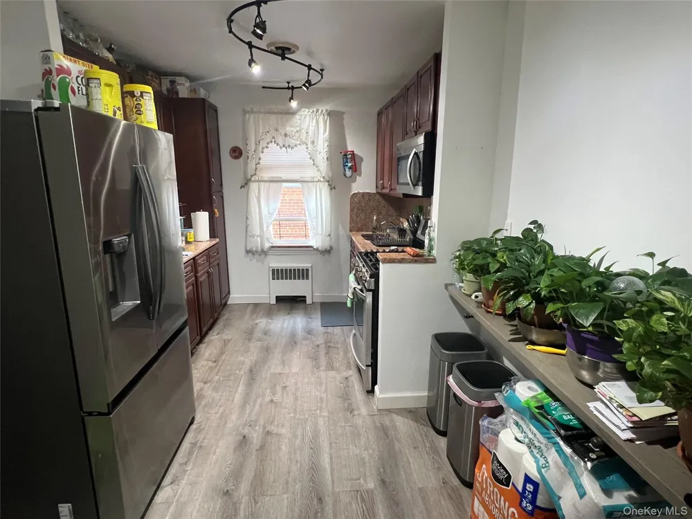 2080 Barnes Avenue #4C Bronx, NY 10462
