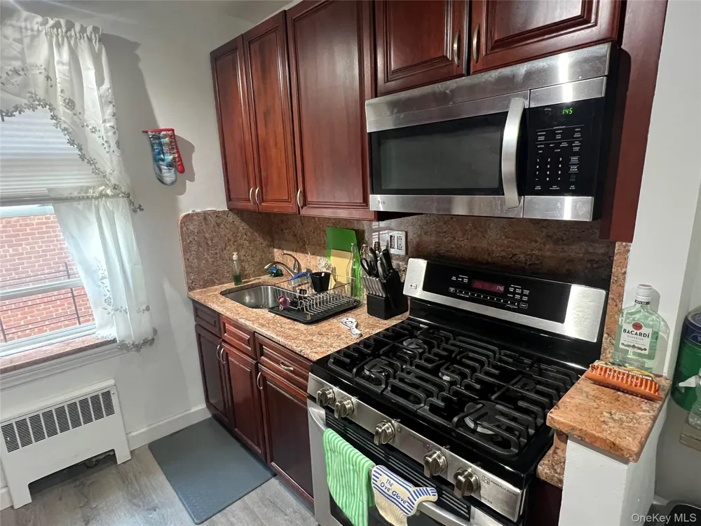 2080 Barnes Avenue #4C Bronx, NY 10462