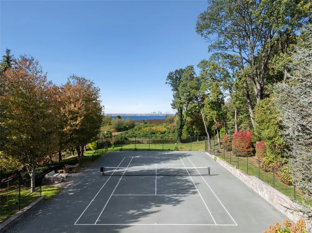 25 Soundview Lane Sands Point, NY 11050