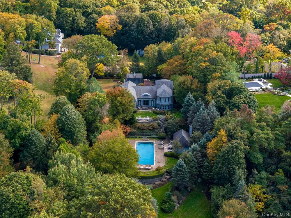 25 Soundview Lane Sands Point, NY 11050