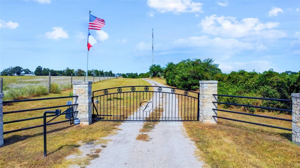 4854 Coshatte Road Bellville, TX 77418