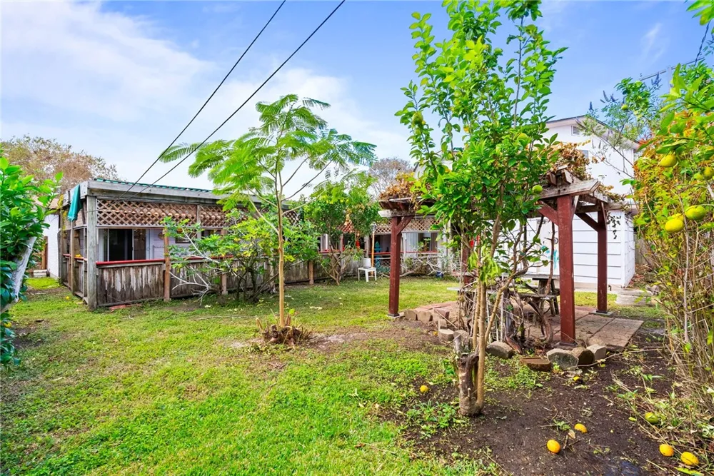 518 Dolphin Place Corpus Christi, TX 78411