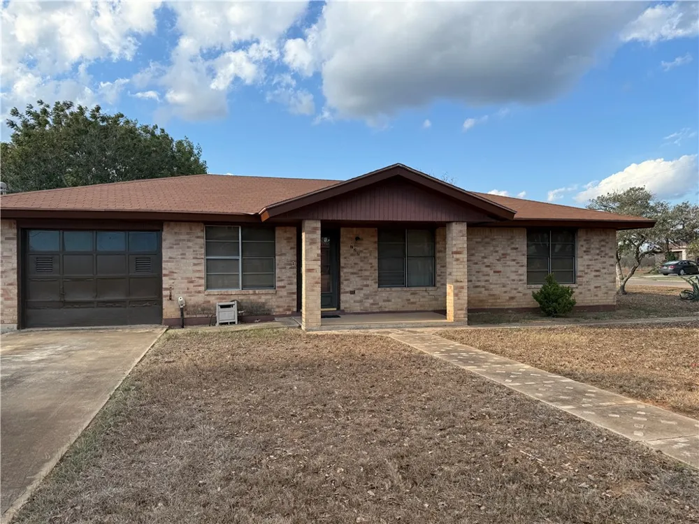 727 Barton Benavides, TX 78341