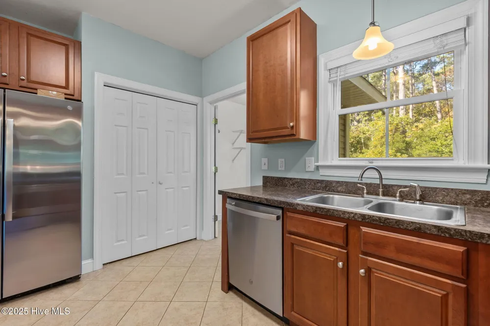 601 Viccars Lane Manteo, NC 27954