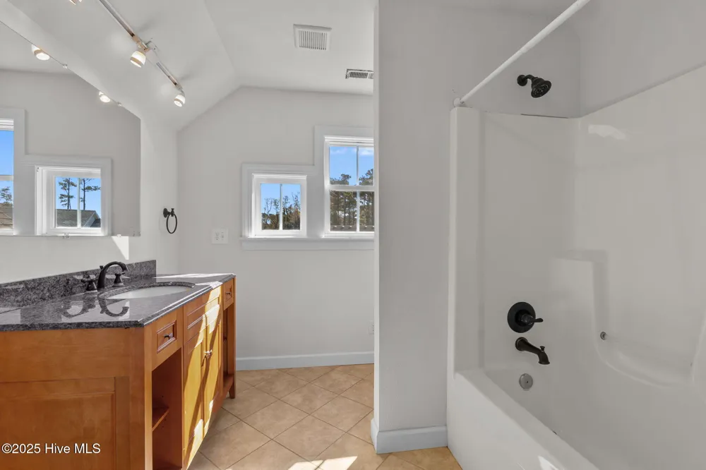 601 Viccars Lane Manteo, NC 27954