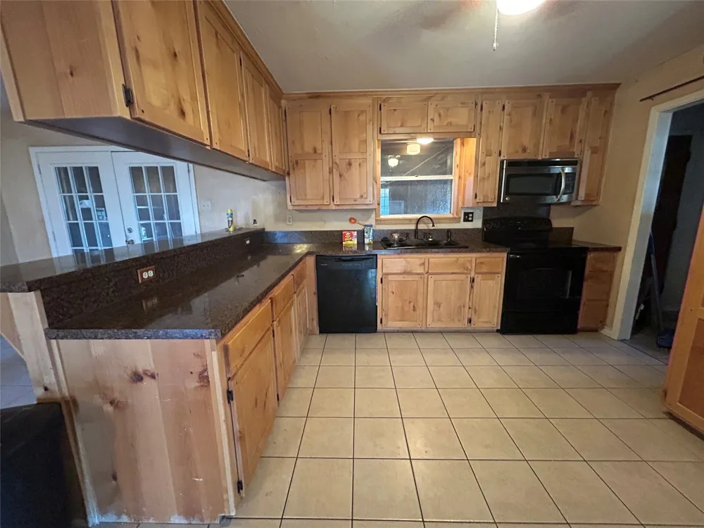 411 E Grand Avenue Comanche, TX 76442