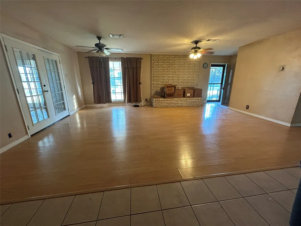 411 E Grand Avenue Comanche, TX 76442