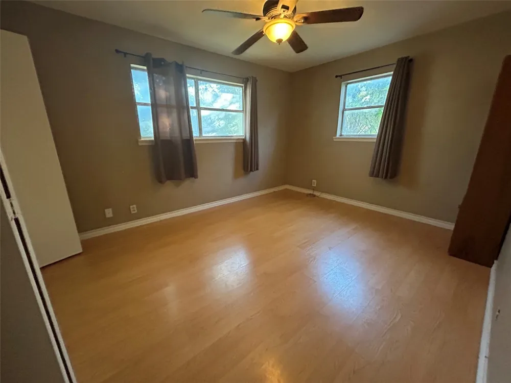 411 E Grand Avenue Comanche, TX 76442