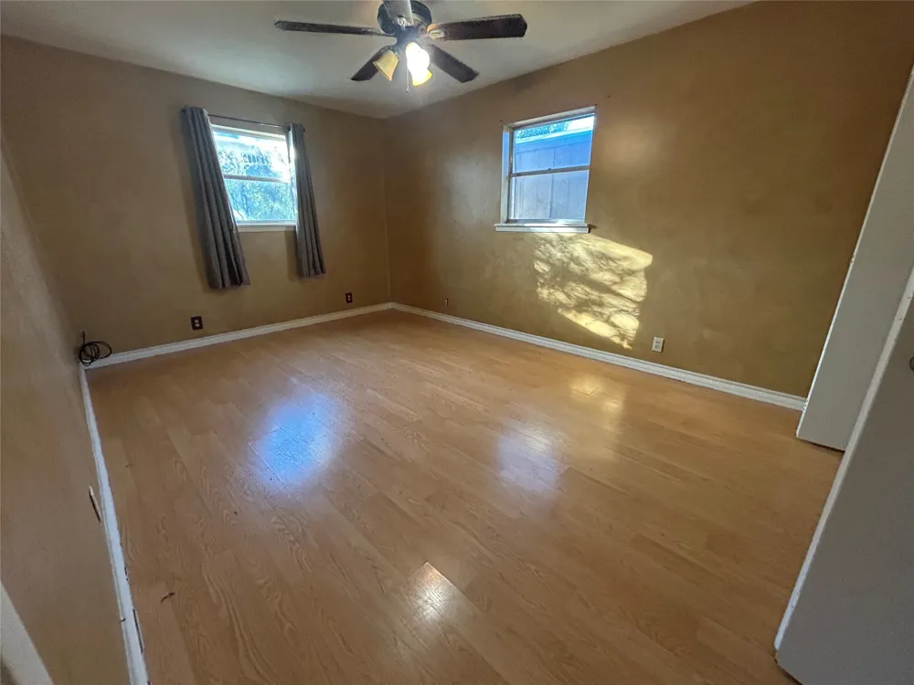 411 E Grand Avenue Comanche, TX 76442