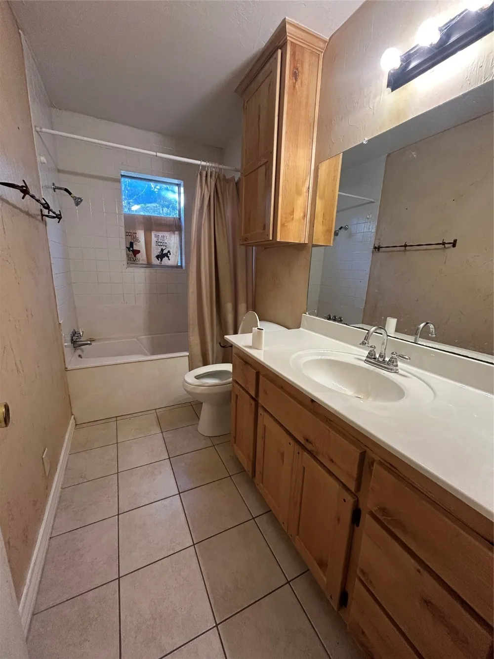 411 E Grand Avenue Comanche, TX 76442