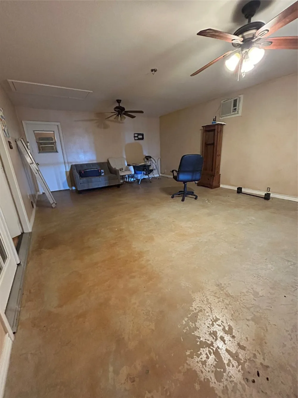 411 E Grand Avenue Comanche, TX 76442