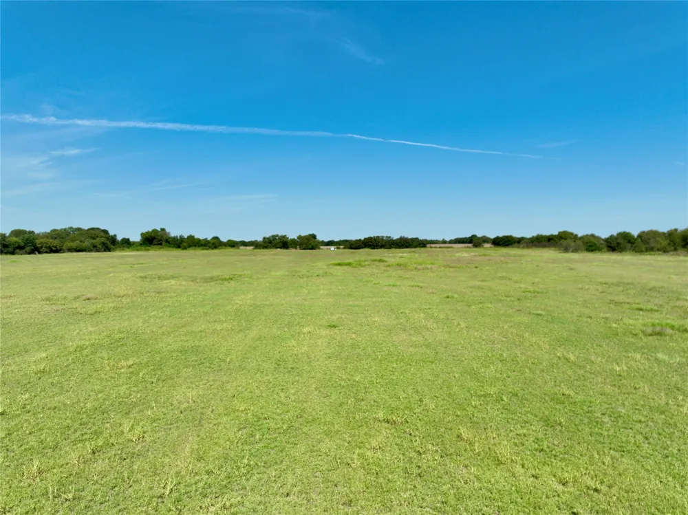 102 Fm 744 Frost, TX 76641