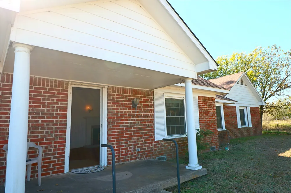 1825 Fm 27 W Wortham, TX 76693