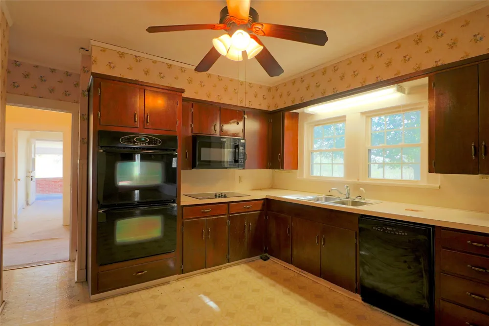 1825 Fm 27 W Wortham, TX 76693