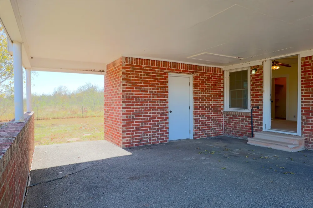 1825 Fm 27 W Wortham, TX 76693