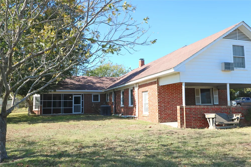 1825 Fm 27 W Wortham, TX 76693