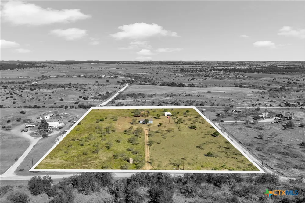 9902 County Road 210 Bertram, TX 78605