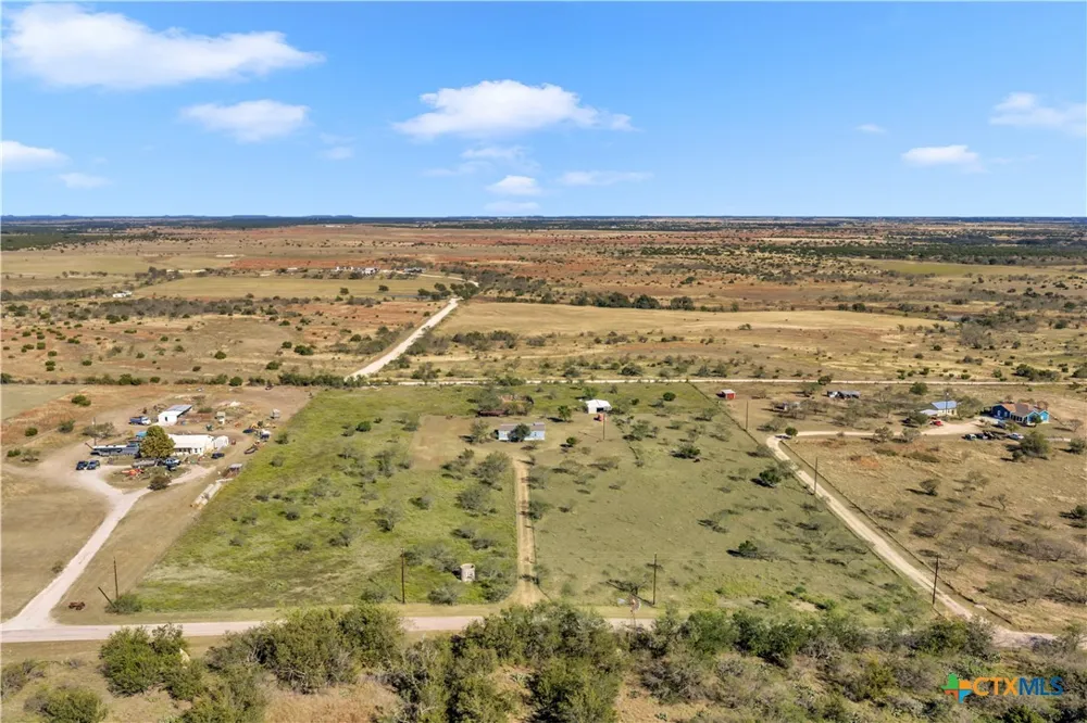 9902 County Road 210 Bertram, TX 78605