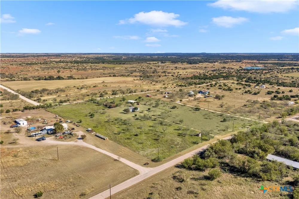 9902 County Road 210 Bertram, TX 78605
