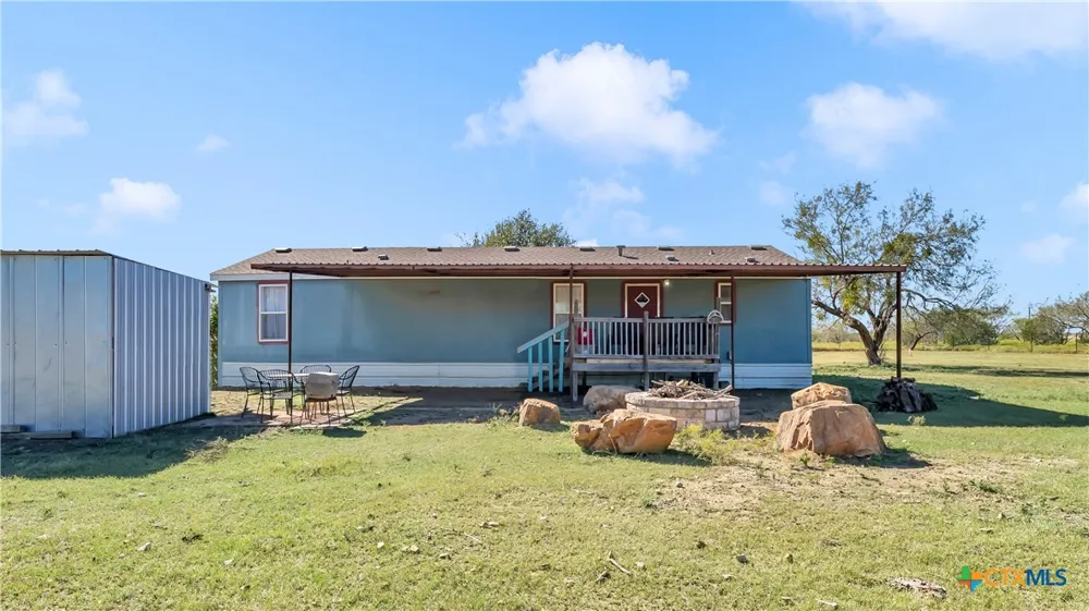 9902 County Road 210 Bertram, TX 78605