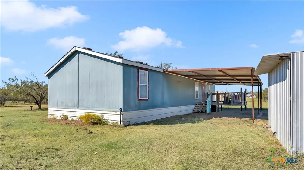 9902 County Road 210 Bertram, TX 78605