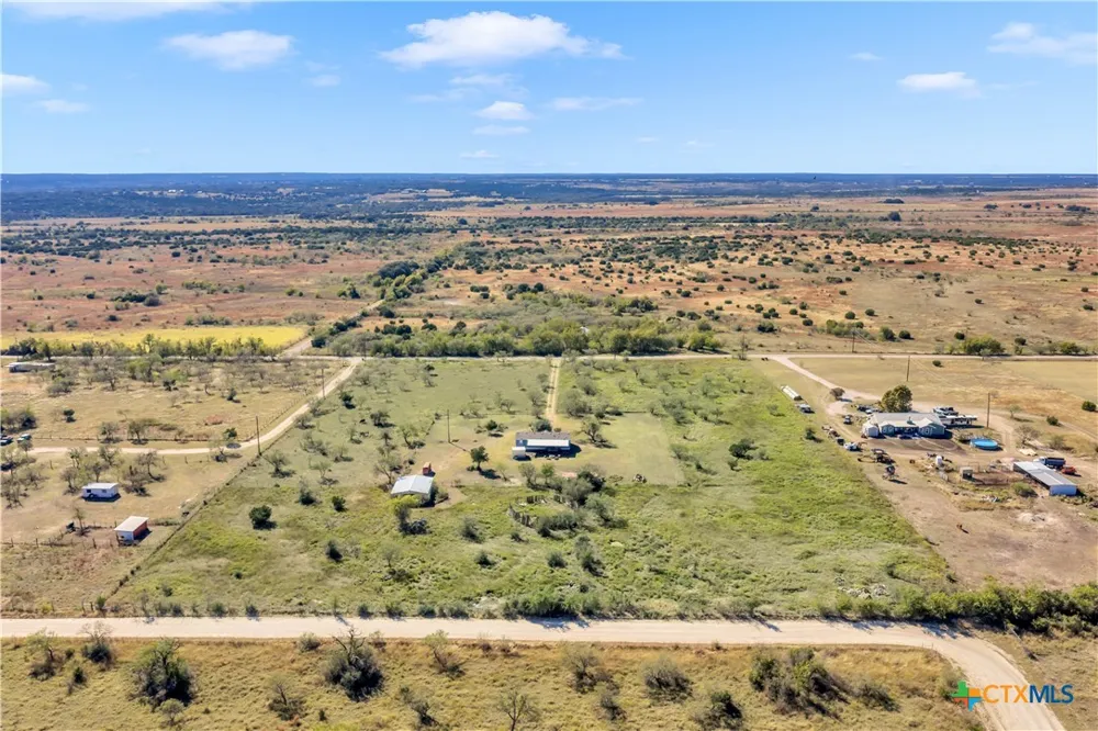 9902 County Road 210 Bertram, TX 78605