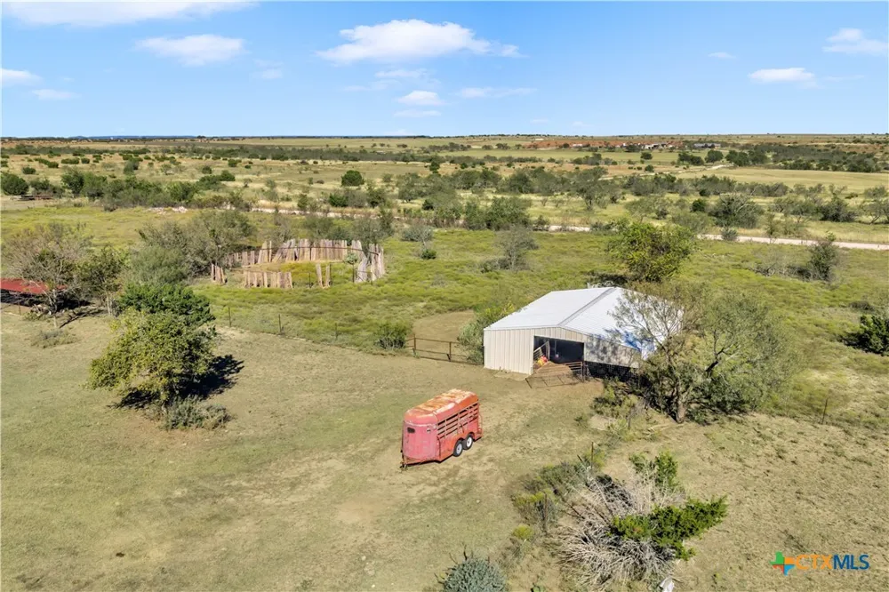 9902 County Road 210 Bertram, TX 78605
