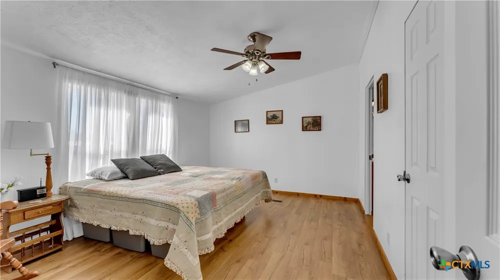 9902 County Road 210 Bertram, TX 78605