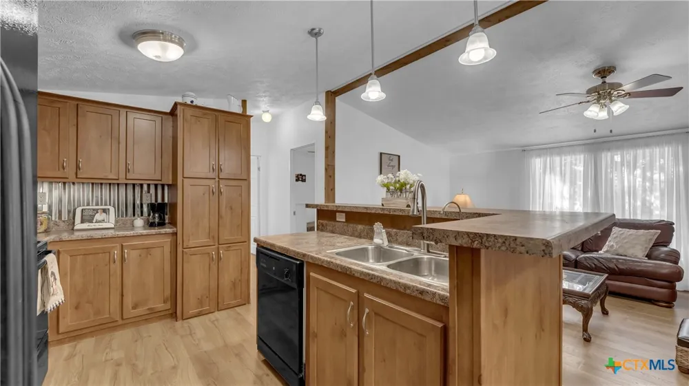 9902 County Road 210 Bertram, TX 78605