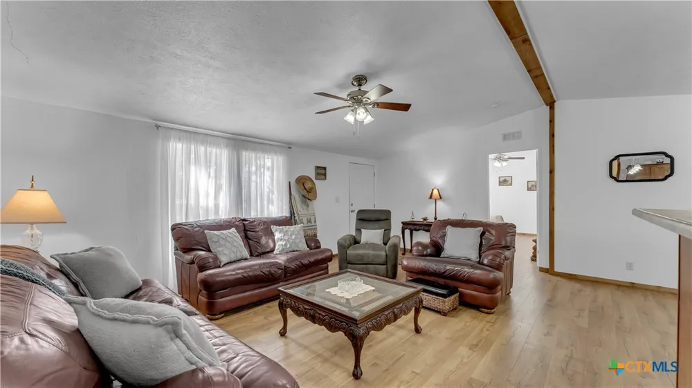 9902 County Road 210 Bertram, TX 78605
