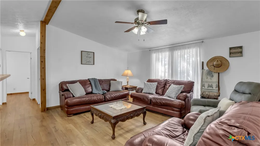 9902 County Road 210 Bertram, TX 78605
