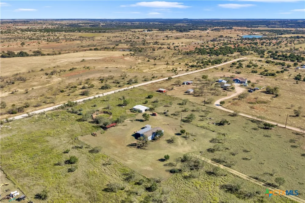 9902 County Road 210 Bertram, TX 78605
