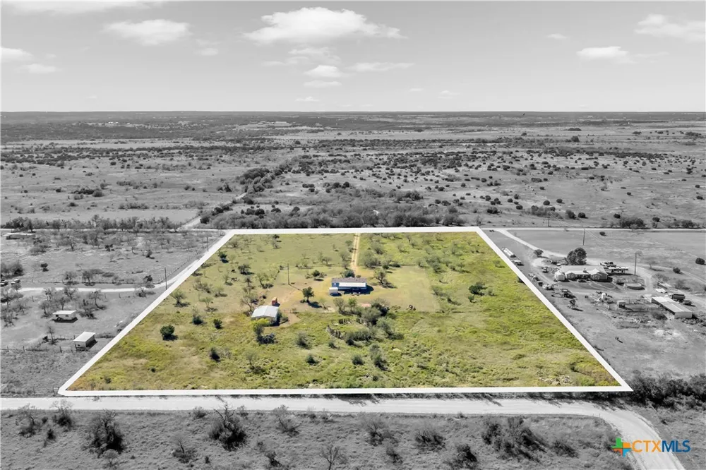 9902 County Road 210 Bertram, TX 78605