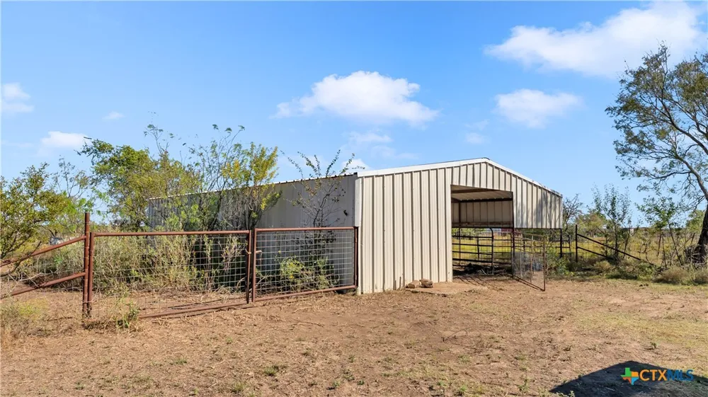 9902 County Road 210 Bertram, TX 78605