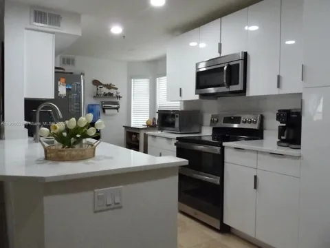 400 Summit Ridge Pl #216