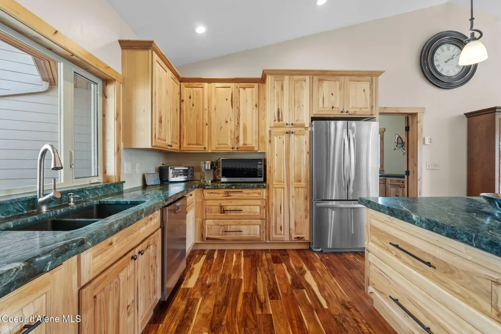 422 Lightning Peak Road Sandpoint, ID 83864
