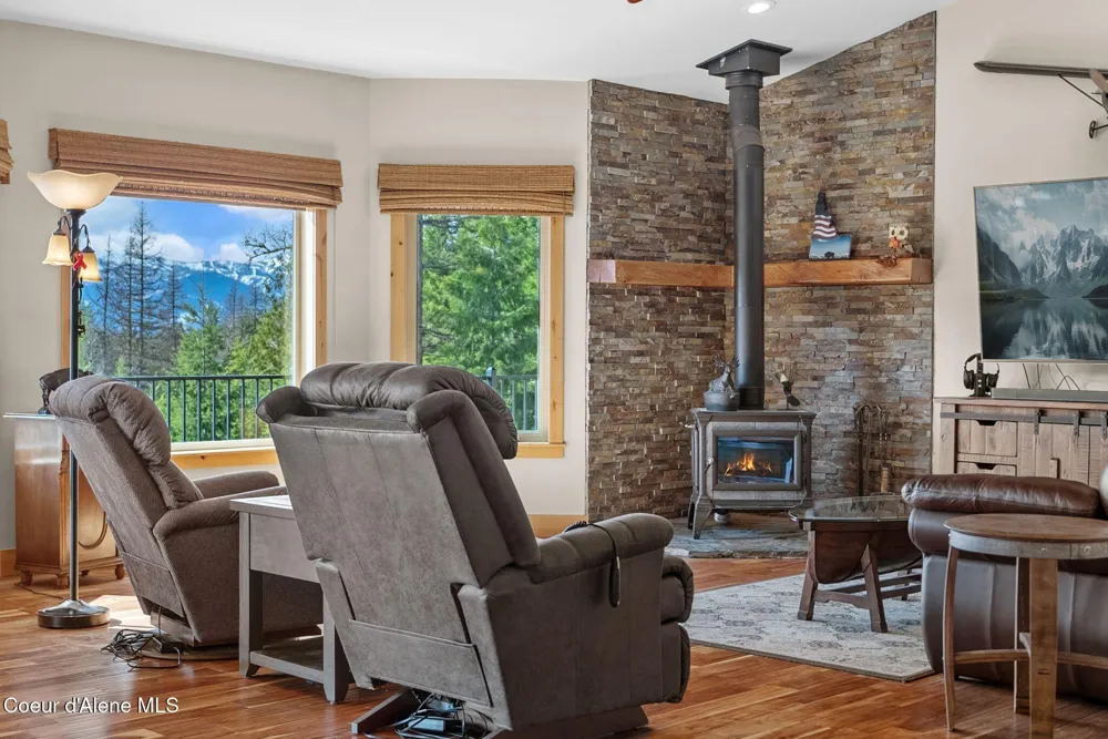 422 Lightning Peak Road Sandpoint, ID 83864