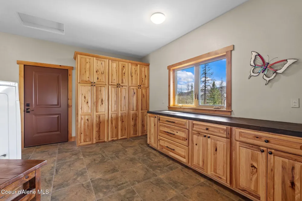 422 Lightning Peak Road Sandpoint, ID 83864
