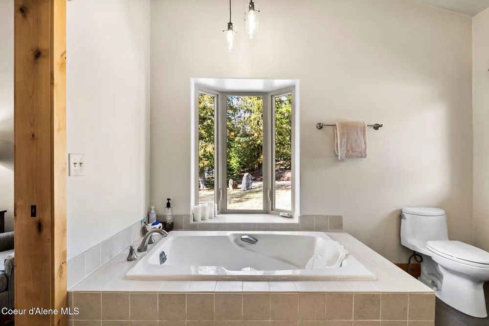422 Lightning Peak Road Sandpoint, ID 83864