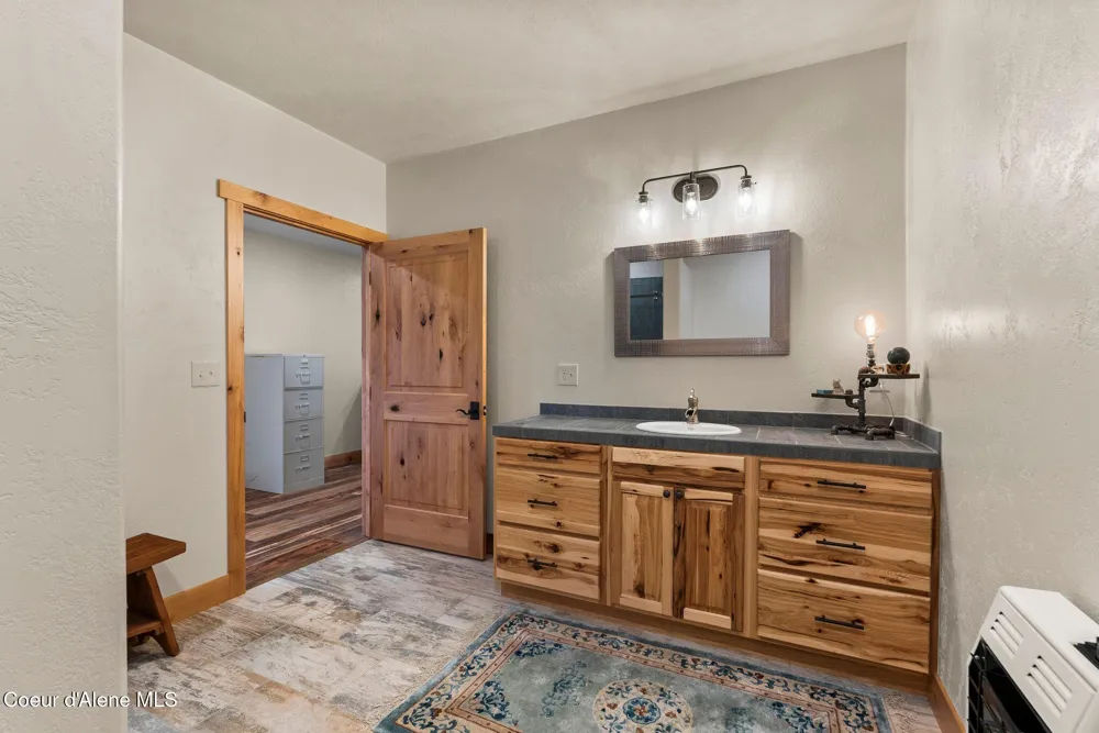 422 Lightning Peak Road Sandpoint, ID 83864