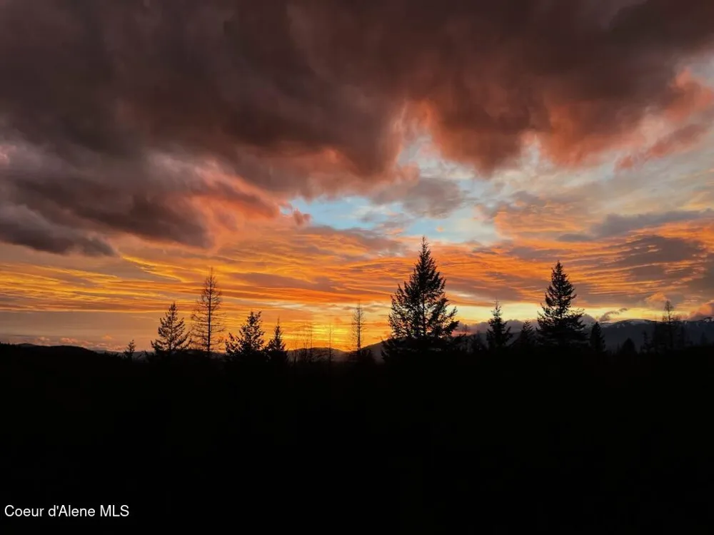 422 Lightning Peak Road Sandpoint, ID 83864