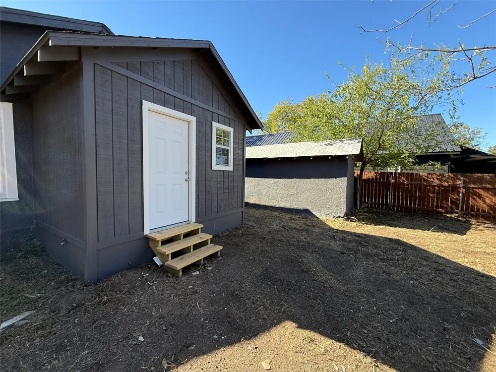 705 E 9th Street Coleman, TX 76834