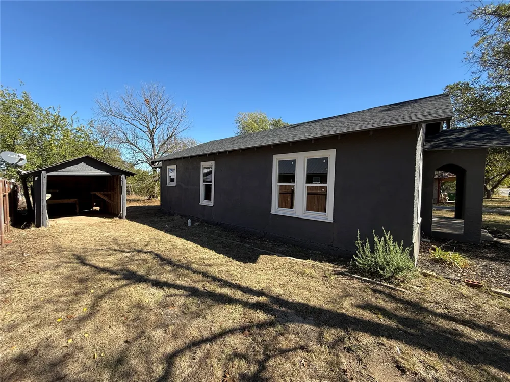 705 E 9th Street Coleman, TX 76834